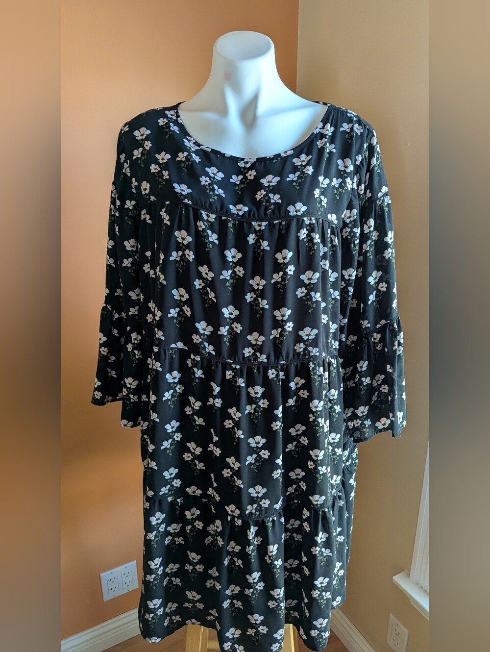 Bundles Of 2 Dresses 1 Blouse  Black Floral Button-Front Size 2XL